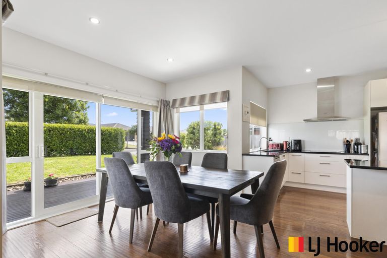 Photo of property in 3 Drumkeen Place, Rosehill, Papakura, 2113