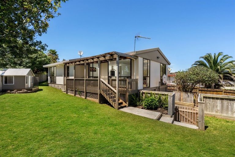 Photo of property in 23 Devonshire Road, Unsworth Heights, Auckland, 0632