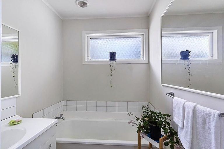 Photo of property in 24a Blanes Road, Weymouth, Auckland, 2103