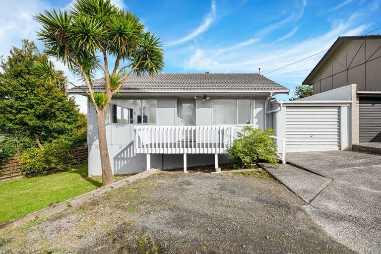 Photo of property in 2/50 Makora Road, Massey, Auckland, 0614