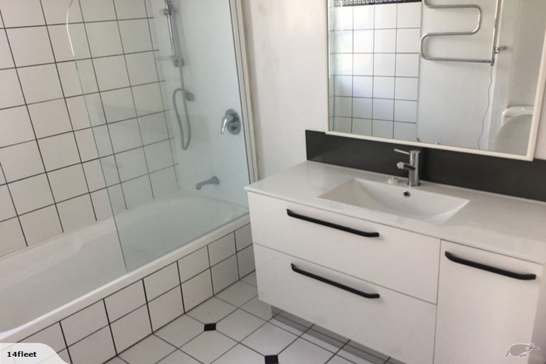 Photo of property in 60 Lathrope Road, Kumeu, 0892