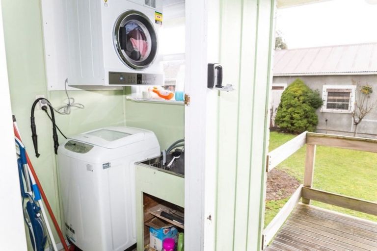 Photo of property in 21 Taradale Road, Dannevirke, 4930