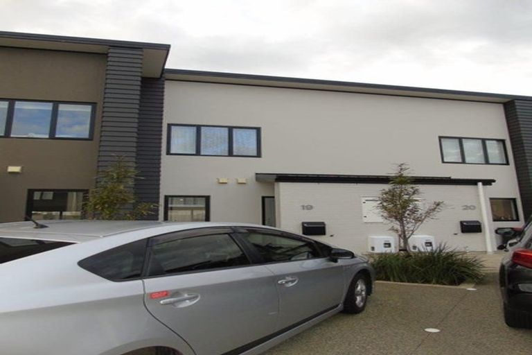 Photo of property in 19/9 Surrey Street, Tawa, Wellington, 5028