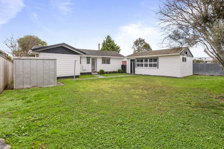 Photo of property in 24 Fergusson Street, Marton, 4710