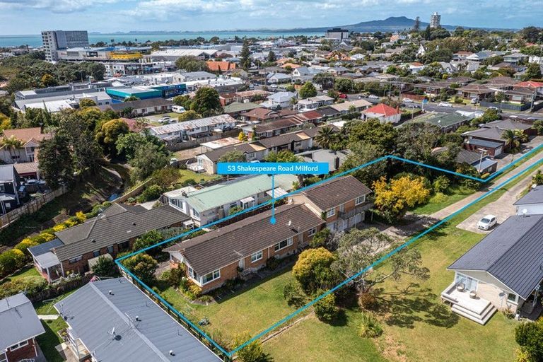 Photo of property in 1/53 Shakespeare Road, Milford, Auckland, 0620