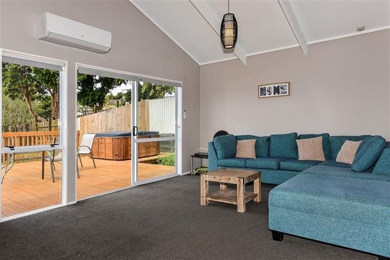 Photo of property in 2/44 Lilburn Crescent, Massey, Auckland, 0614