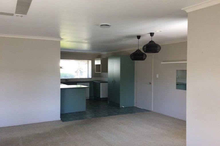 Photo of property in 2 Baltic Place, Goodwood Heights, Auckland, 2105