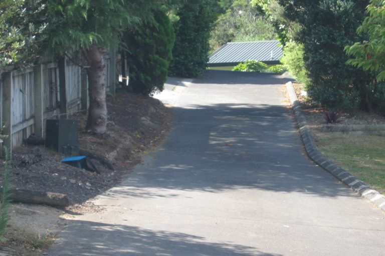 Photo of property in 2/12 Valecrest Place, Bayview, Auckland, 0629