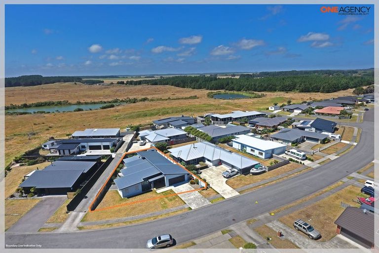 Photo of property in 10 Story Street, Foxton Beach, Foxton, 4815