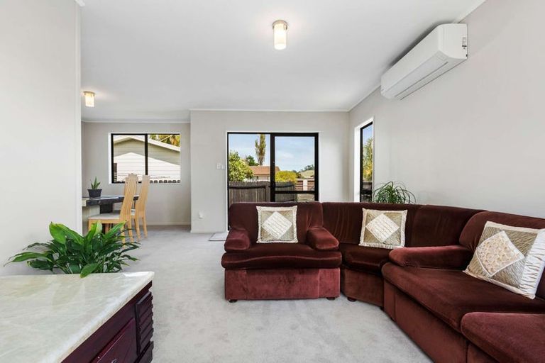 Photo of property in 2/26 Karepo Crescent, Ranui, Auckland, 0612