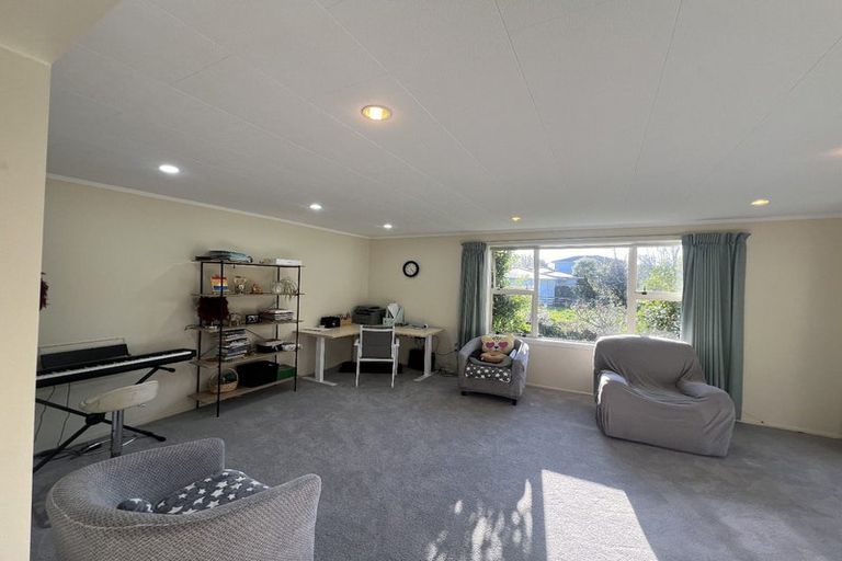 Photo of property in 92 Rahui Road, Otaki, 5512