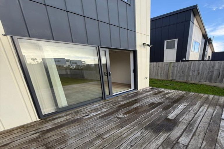 Photo of property in 3b Putiputi Way, Papakura, 2110