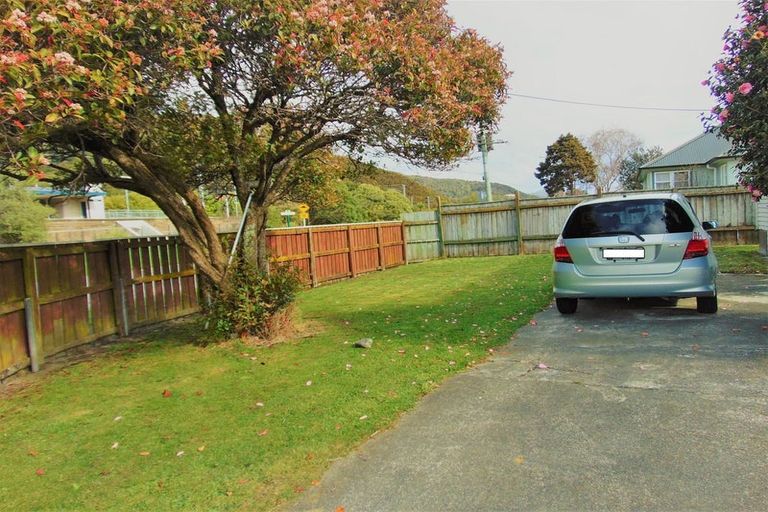 Photo of property in 30 Peck Street, Taita, Lower Hutt, 5011