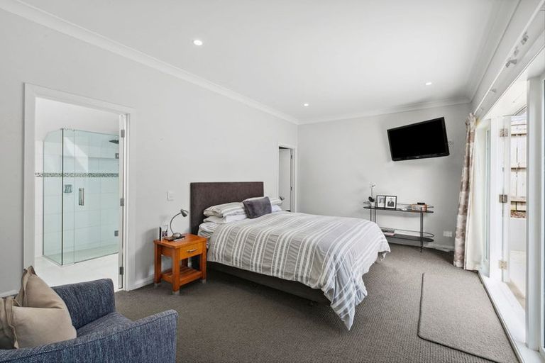 Photo of property in 43 Paynters Avenue, Strandon, New Plymouth, 4312