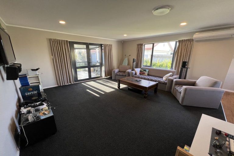 Photo of property in 33 Logan Way, Kelvin Grove, Palmerston North, 4414