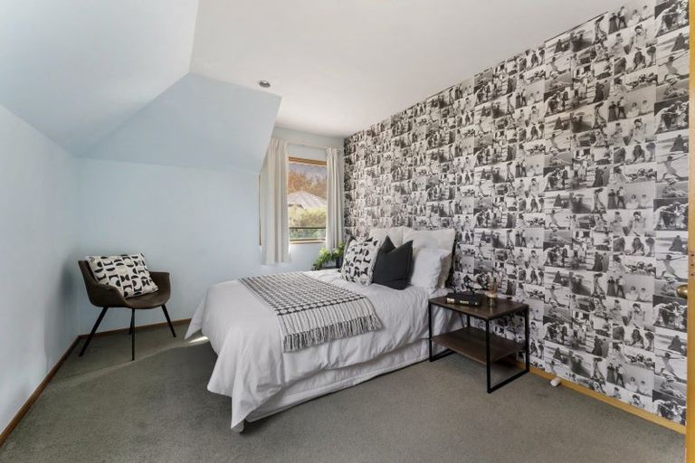 Photo of property in 27 Thornwood Place, Redwood, Christchurch, 8051