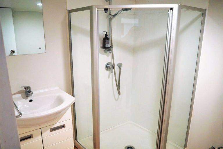 Photo of property in 10 Sylvan Crescent, Te Atatu South, Auckland, 0610