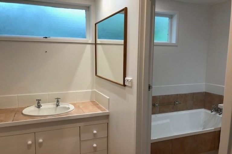 Photo of property in 2 Pine Hill Crescent, Browns Bay, Auckland, 0630