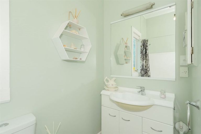 Photo of property in 5 Aranui Avenue, Waitarere Beach, Levin, 5510