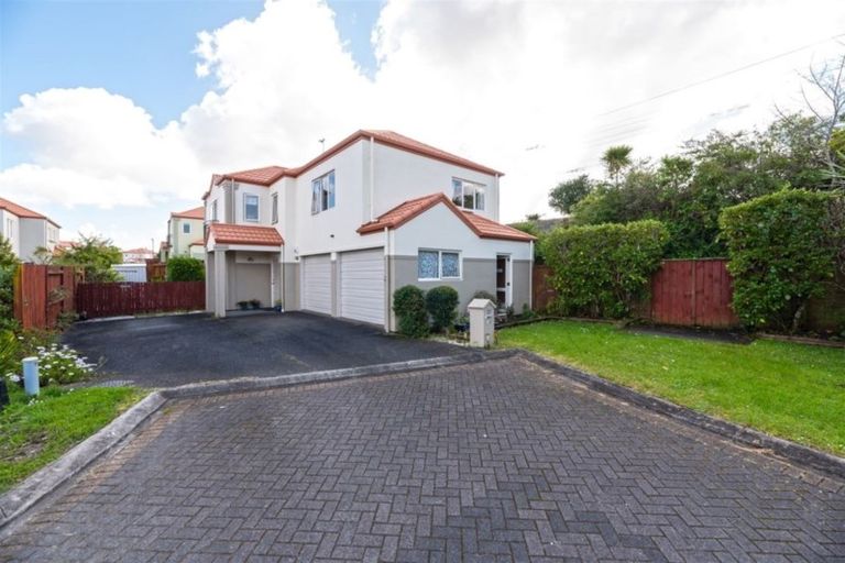 Photo of property in 10 Dainton Place, New Lynn, Auckland, 0600