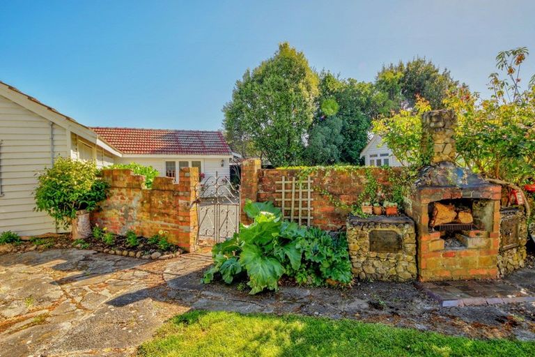 Photo of property in 67 Mako Mako Road, Levin, 5510