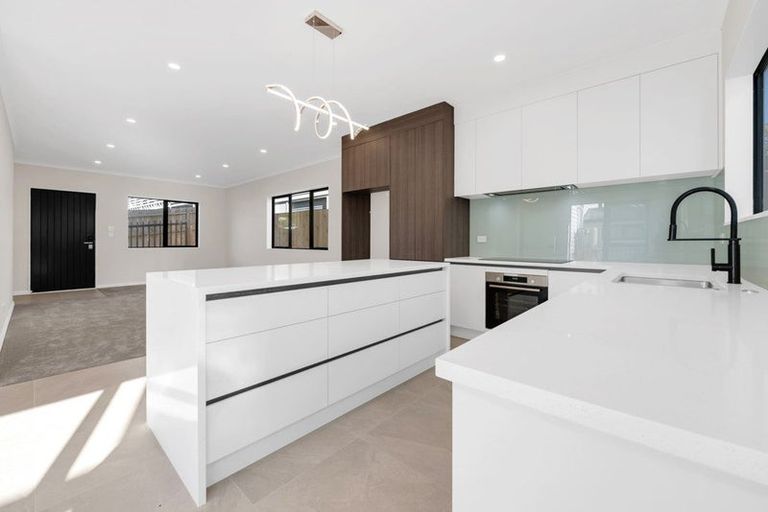 Photo of property in 76a Ennis Avenue, Pakuranga Heights, Auckland, 2010