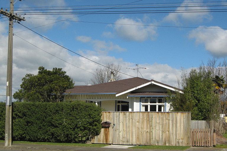 Photo of property in 18 Francis Drake Street, Waipukurau, 4200