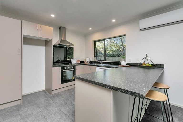 Photo of property in 40a Roberts Road, Glenfield, Auckland, 0629