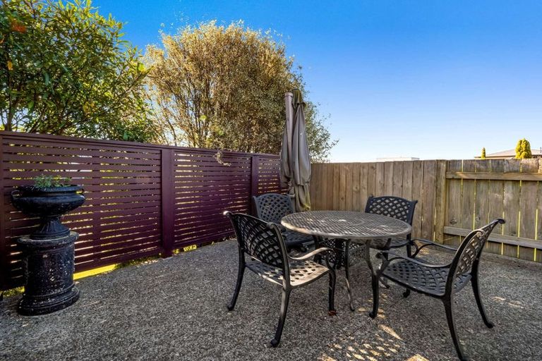 Photo of property in 43 Kilkenny Place, Fitzherbert, Palmerston North, 4410