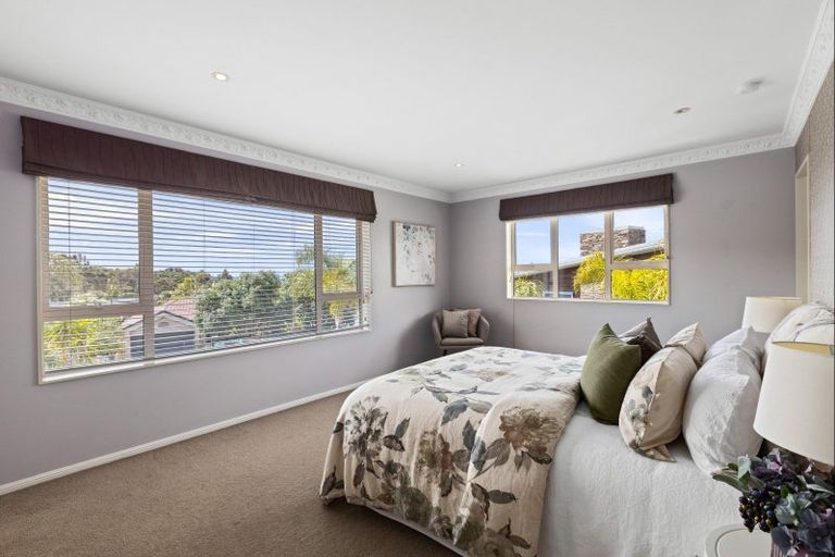 Photo of property in 52 Grovenor Drive, Orewa, 0931