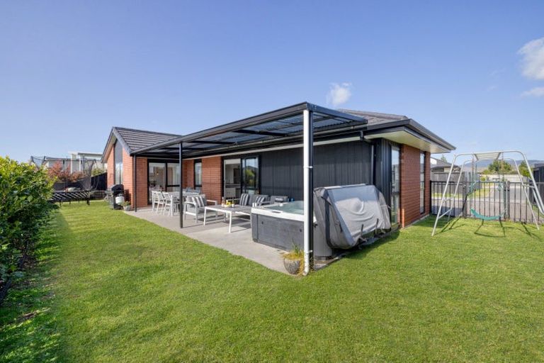 Photo of property in 71 Dunkeld Drive, Papamoa, 3118