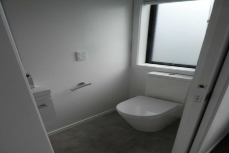 Photo of property in 4/504 Don Buck Road, Massey, Auckland, 0614