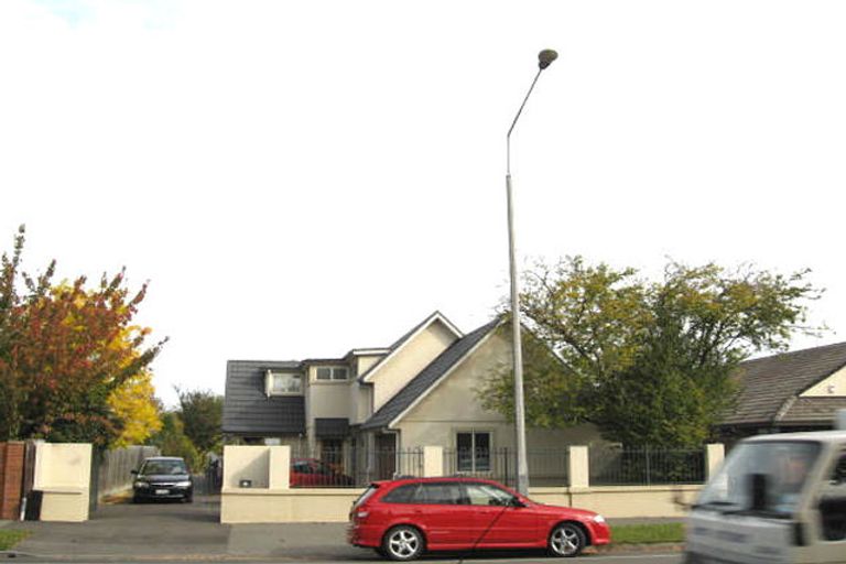 Photo of property in 43 Memorial Avenue, Ilam, Christchurch, 8053