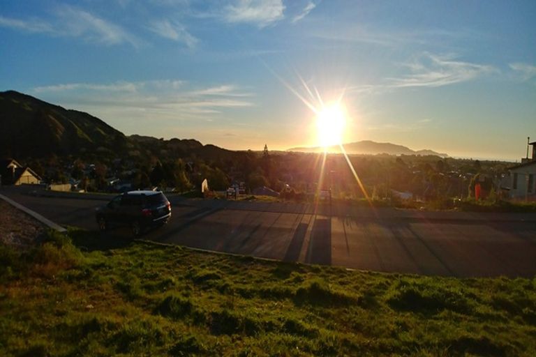 Photo of property in 97 Kakariki Grove, Waikanae, 5036