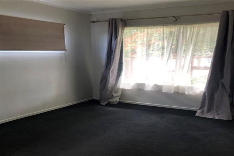 Photo of property in 13 Huruhuru Road, Massey, Auckland, 0614