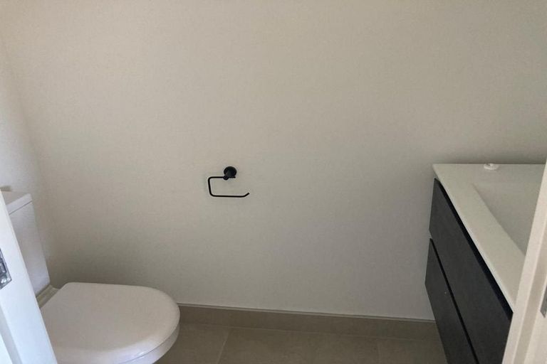 Photo of property in 2/60 Hayfield Way, Karaka, Papakura, 2580