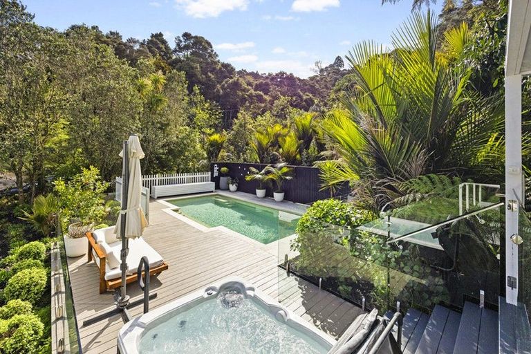 Photo of property in 1-9 Deirdre Place, Titirangi, Auckland, 0604