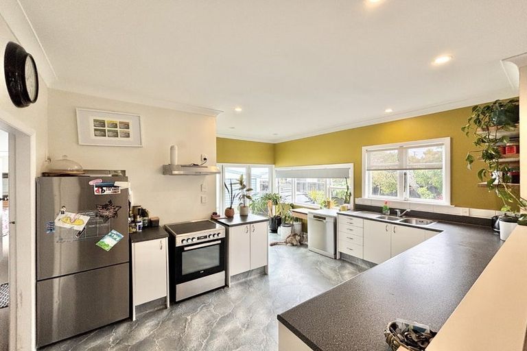 Photo of property in 20 Waikare Avenue, Waiwhetu, Lower Hutt, 5010