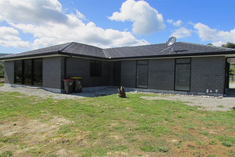 Photo of property in 2 Aorangi Drive, Greymouth, 7805