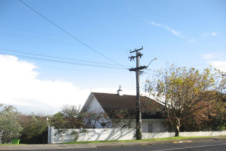 Photo of property in 120 Mellons Bay Road, Mellons Bay, Auckland, 2014