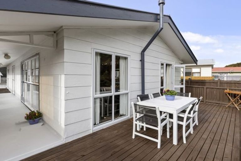 Photo of property in 29 Newburn Grove, Wainuiomata, Lower Hutt, 5014