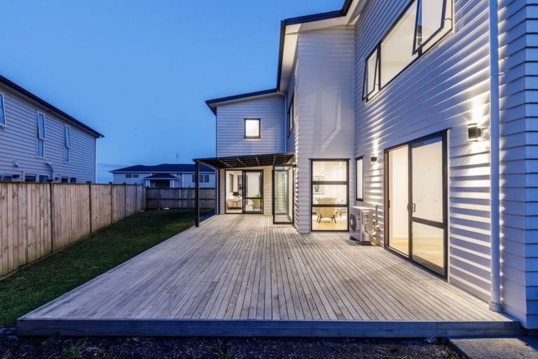 Photo of property in 18 Spyglass Street, Red Beach, 0932