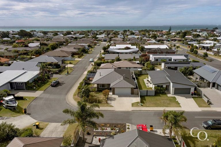 Photo of property in 31 Butterworth Crescent, Papamoa Beach, Papamoa, 3118