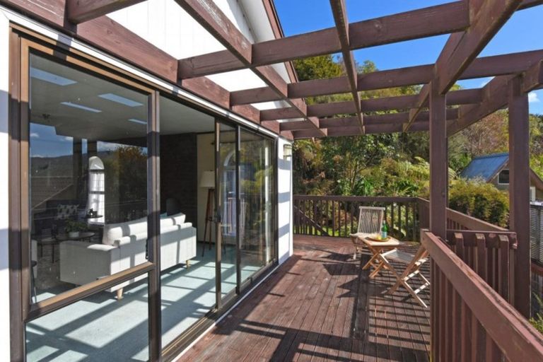 Photo of property in 6 Pioneer Grove, Silverstream, Upper Hutt, 5019