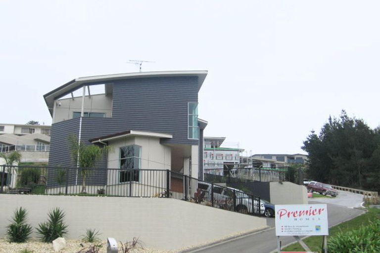 Photo of property in 28 Lowther Place, Taradale, Napier, 4112