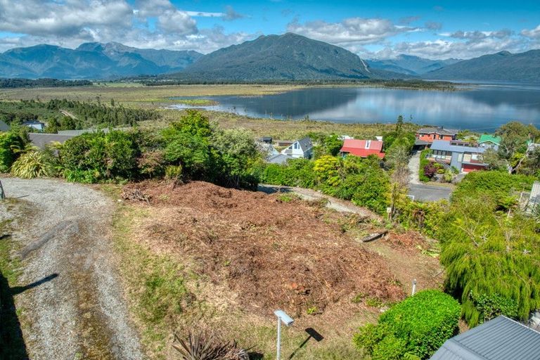 Photo of property in 8 Ivy Terrace, Moana, 7872