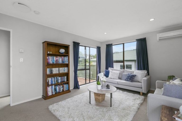 Photo of property in 31 Wisteria Grove, Maungaraki, Lower Hutt, 5010