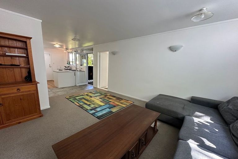 Photo of property in 11 Roberts Road, Glenfield, Auckland, 0629