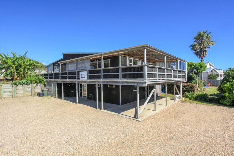 Photo of property in 2 Taipari Avenue, Raglan, 3225