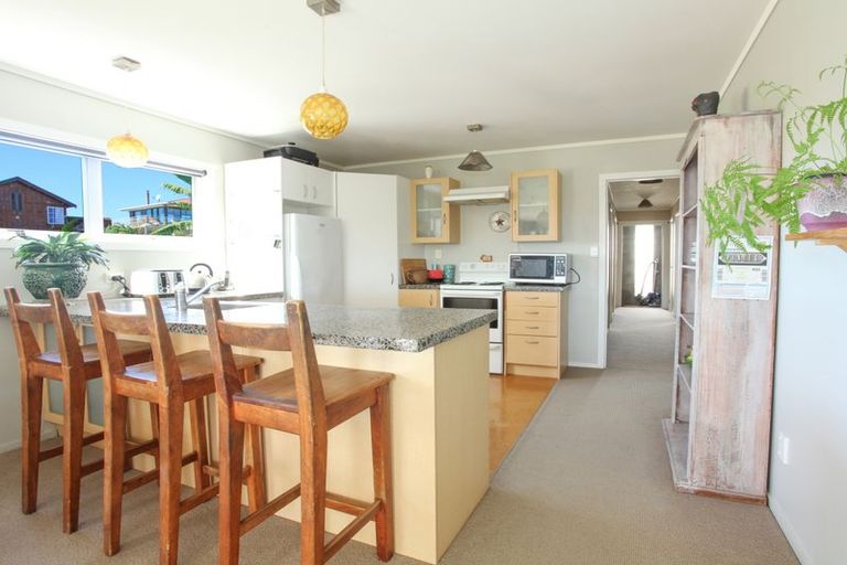 Photo of property in 2 Taipari Avenue, Raglan, 3225